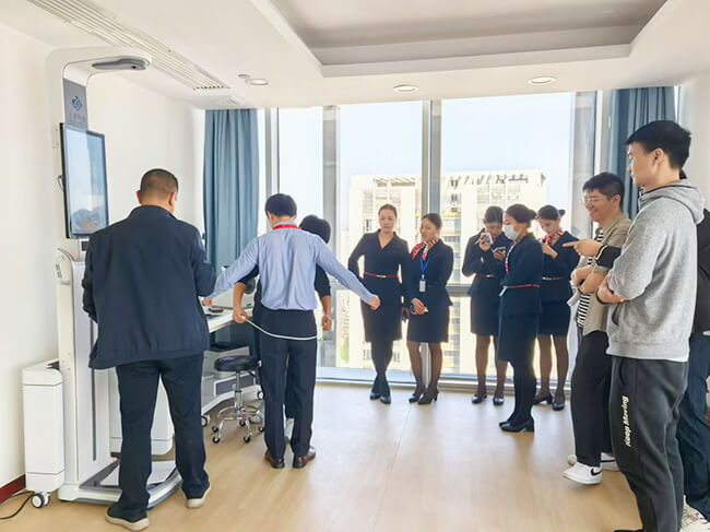 中國(guó)聯(lián)通采購(gòu)上禾智能健康體檢一體機(jī)